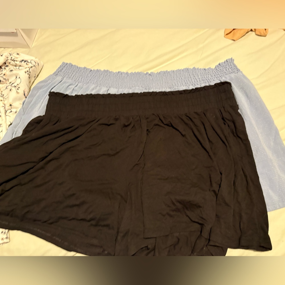 Bundle - wavy thin material shorts